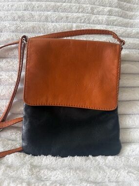 Vera Pelle Two-Tone Tan and Black Leather Crossbody